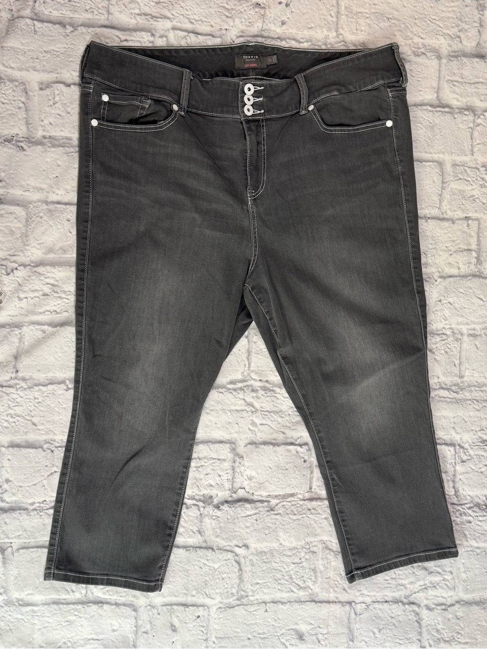 torrid Gray Cropped Jeggings with Triple-Button Waist Plus 22
